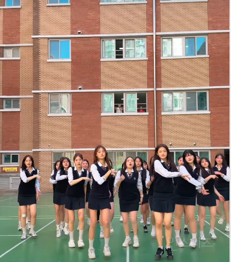 ??? : 형 애들이 태어나기도 전에 나온 노래를 어떻게 알아요;; | 인스티즈