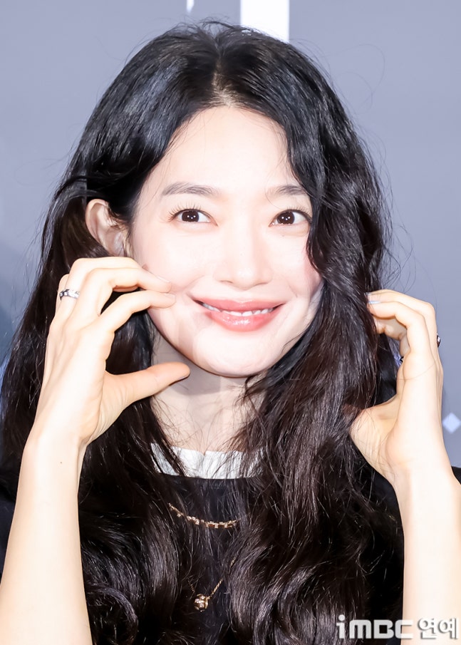 [잡담] 신민아) 오늘자 눈동자 기자간담회 참석한 신민아 기사사진 | 인스티즈