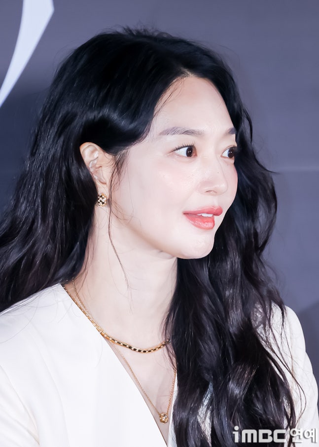 [잡담] 신민아) 오늘자 눈동자 기자간담회 참석한 신민아 기사사진 | 인스티즈