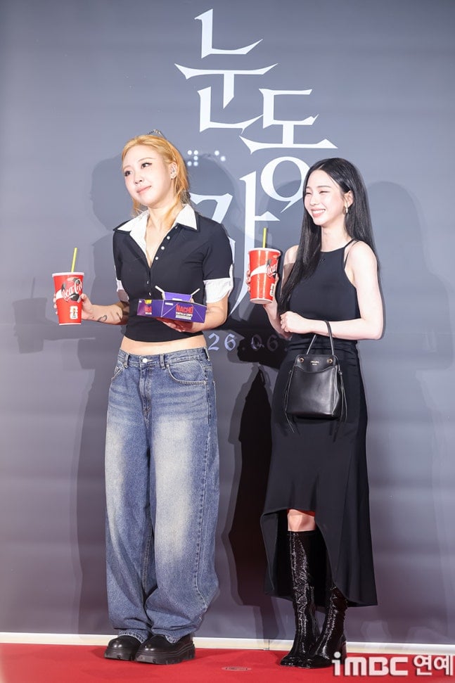 [잡담] 오늘자 카리나&이영지 투샷 기사사진 | 인스티즈