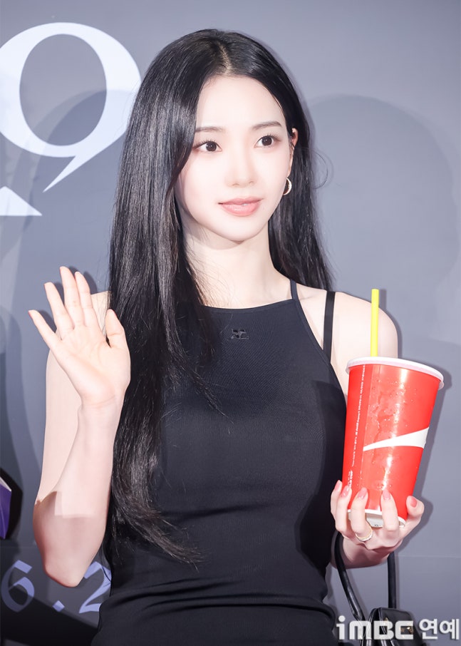 [잡담] 260615 눈동자 VIP시사회 참석한 카리나 기사사진 | 인스티즈