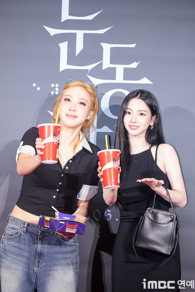 [잡담] 오늘자 카리나&이영지 투샷 기사사진 | 인스티즈