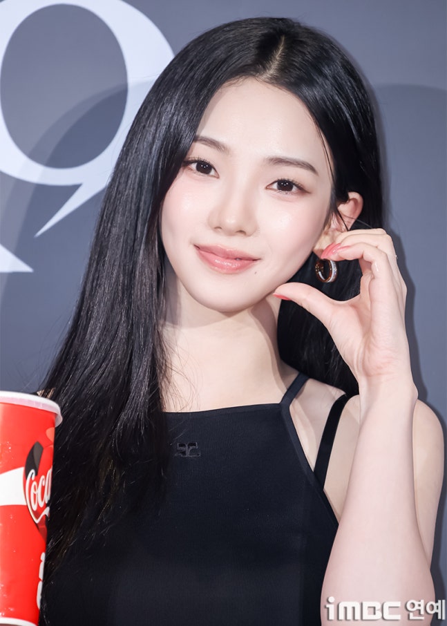 [잡담] 260615 눈동자 VIP시사회 참석한 카리나 기사사진 | 인스티즈