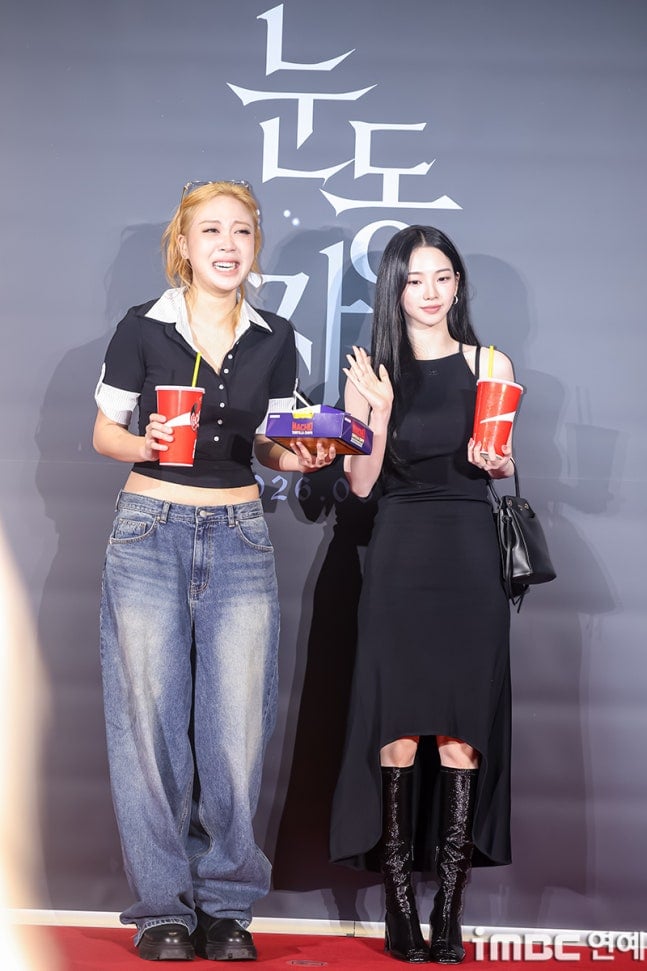 [잡담] 오늘자 카리나&이영지 투샷 기사사진 | 인스티즈