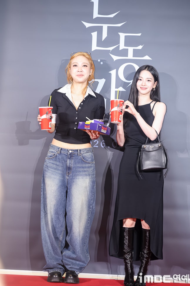 [잡담] 오늘자 카리나&이영지 투샷 기사사진 | 인스티즈