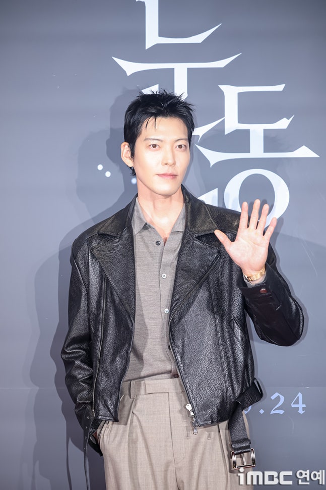 [잡담] 김우빈) 오늘 눈동자 시사회 참석한 김우빈 기자사진 | 인스티즈