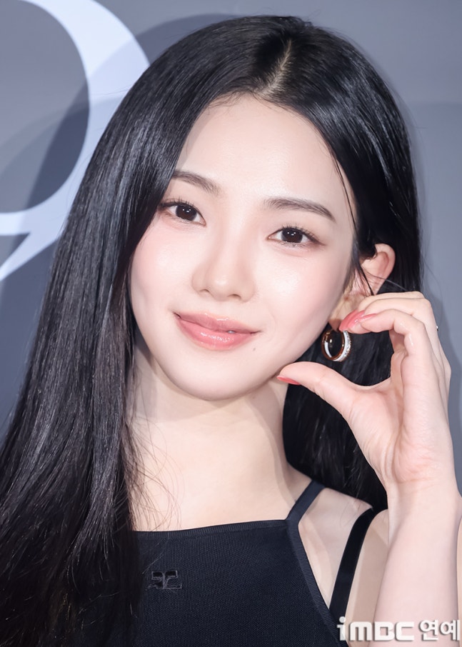 [잡담] 260615 눈동자 VIP시사회 참석한 카리나 기사사진 | 인스티즈