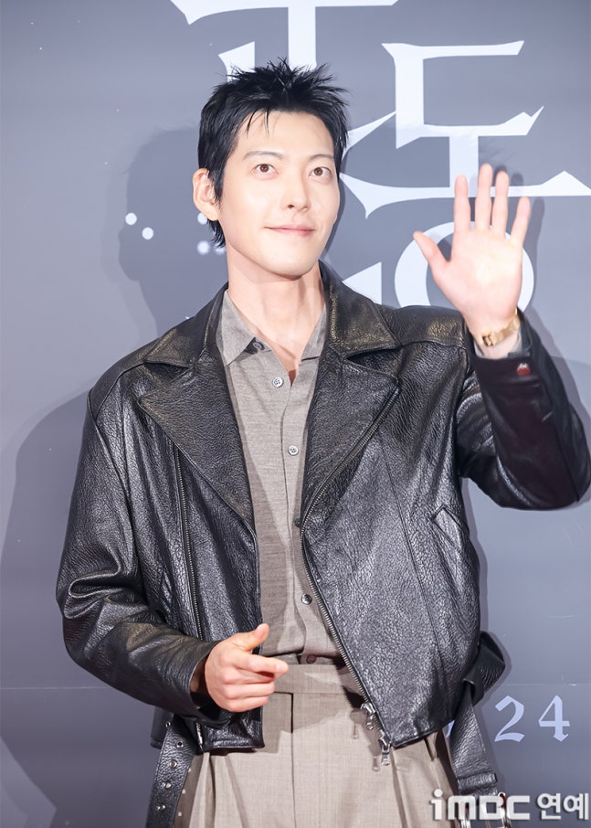[잡담] 김우빈) 오늘 눈동자 시사회 참석한 김우빈 기자사진 | 인스티즈