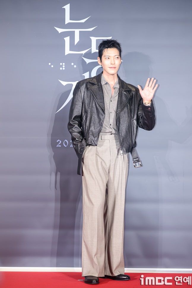[잡담] 김우빈) 오늘 눈동자 시사회 참석한 김우빈 기자사진 | 인스티즈