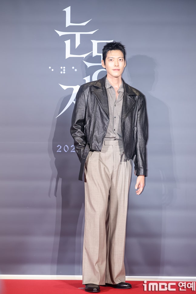 [잡담] 김우빈) 오늘 눈동자 시사회 참석한 김우빈 기자사진 | 인스티즈