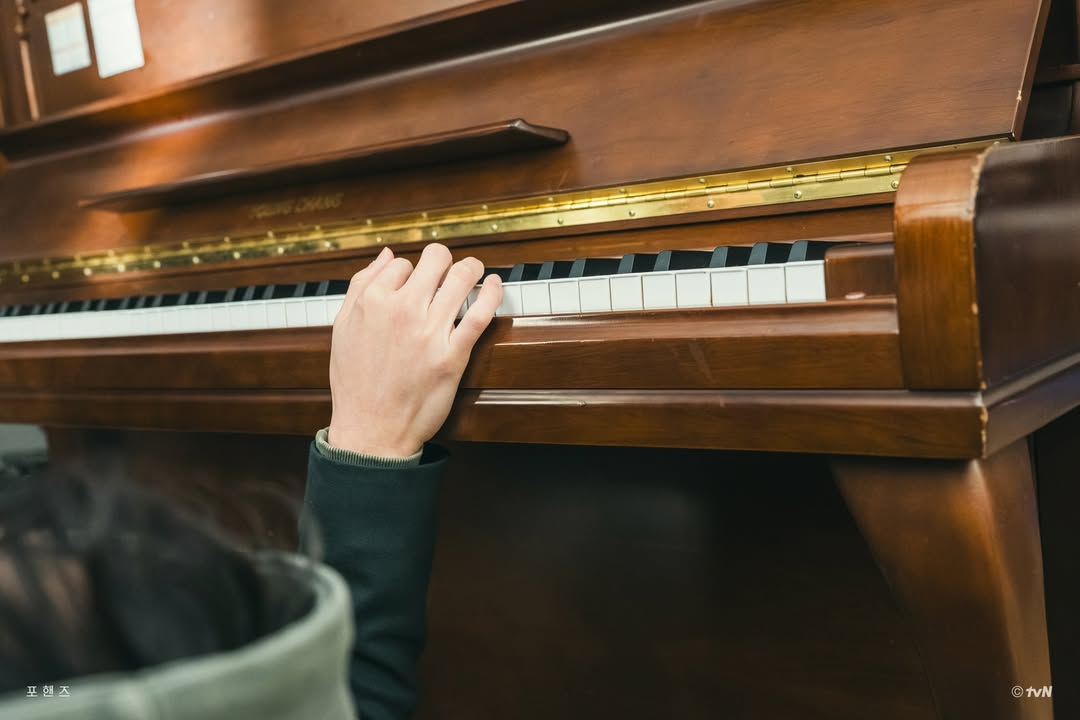 [잡담] 이준영 포핸즈캐 난 피아노치면 굶어죽어요 | 인스티즈