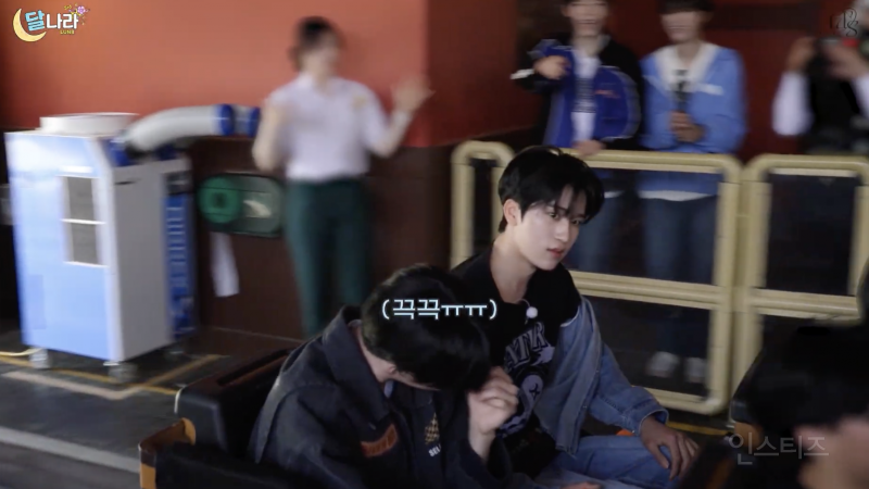 티익스프레스 타고 영혼 로그아웃 되는 아이돌....gif | 인스티즈