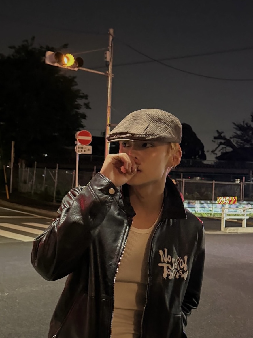 [잡담] 이상원 베레모에 가죽자켓 날티 뭔데 | 인스티즈
