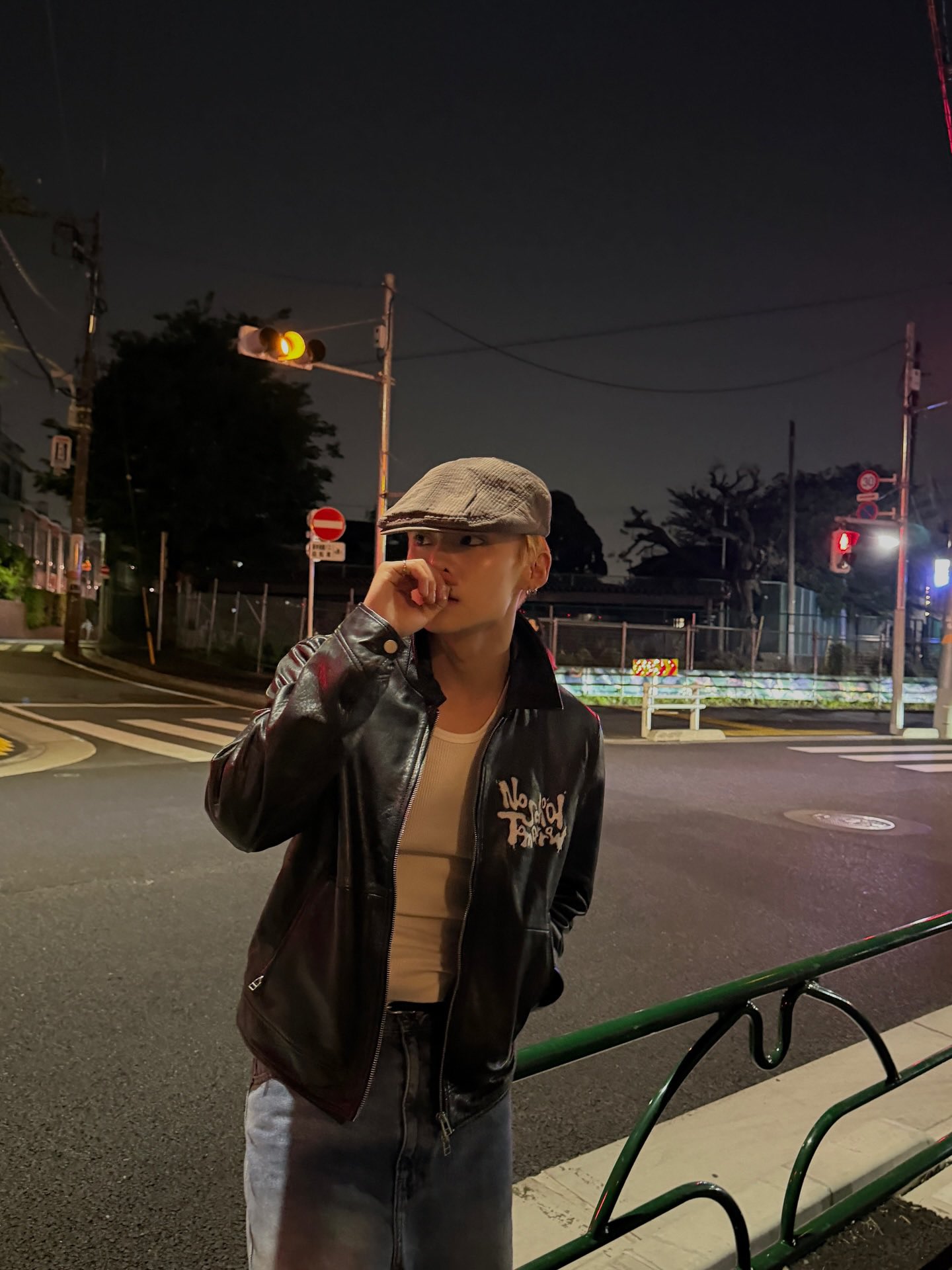 [잡담] 이상원 베레모에 가죽자켓 날티 뭔데 | 인스티즈