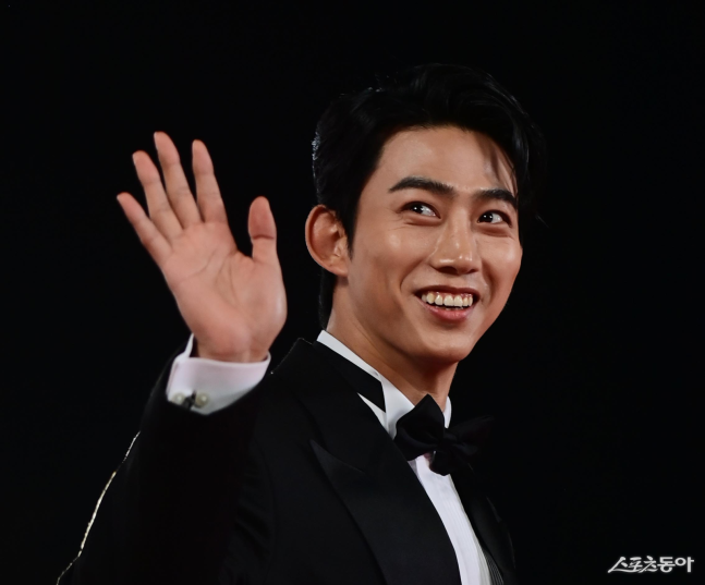 [정보/소식] [단독] '새신랑' 옥택연, 머슴으로 돌아온다…사극 '일등머슴 용길이' 주연 | 인스티즈