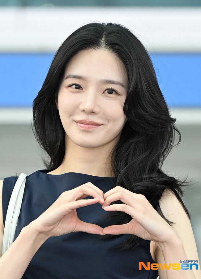 [잡담] 박규영) 260617 뉴욕 출국한 박규영 기사사진 | 인스티즈