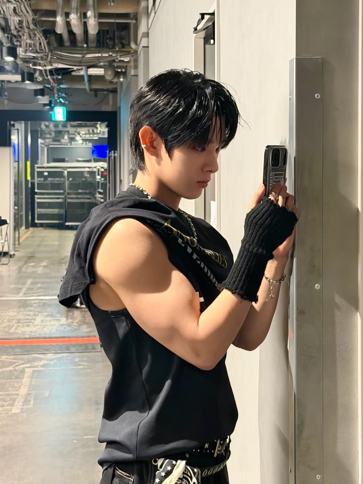 [잡담] 얘 컴백한다더니 벌크업 더 해서 온듯; | 인스티즈