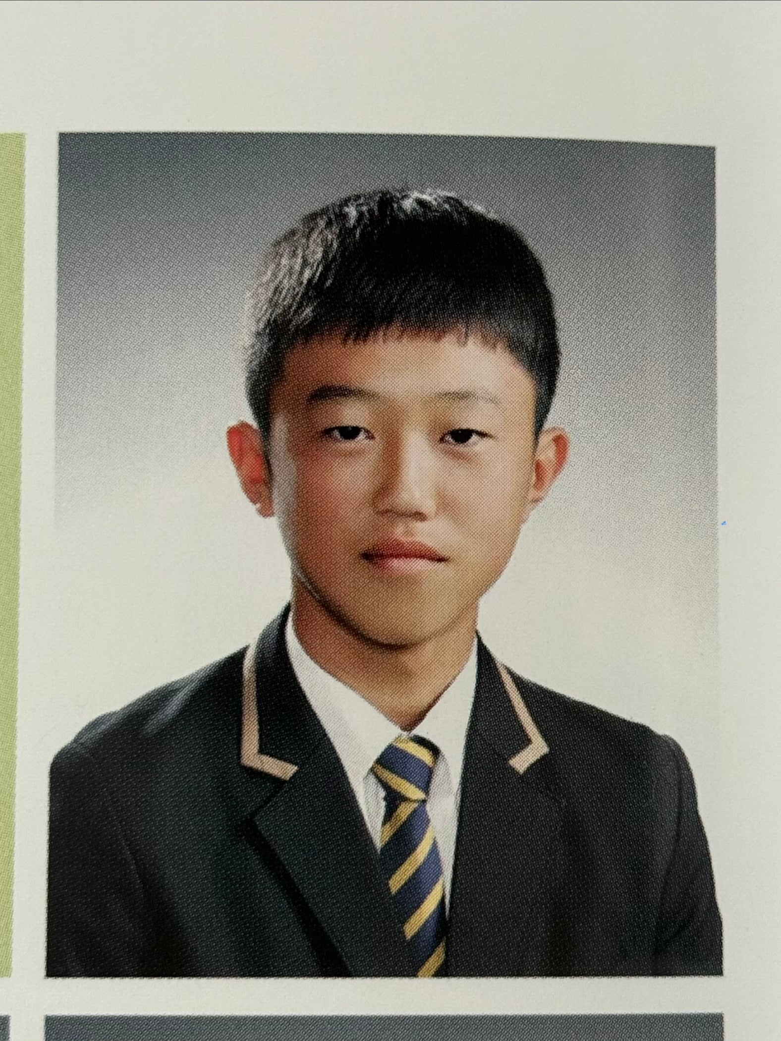[잡담] 롯데 전민재.... 중딩 졸업사진 풀어봐요...👀 | 인스티즈