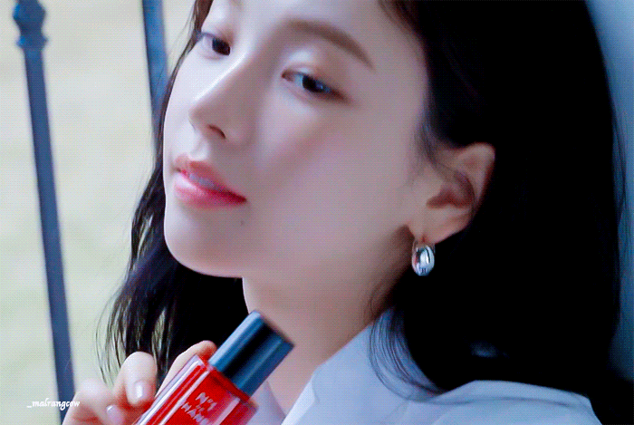 [잡담] 카리나 샤넬 뷰티 비하인드 GIF | 인스티즈