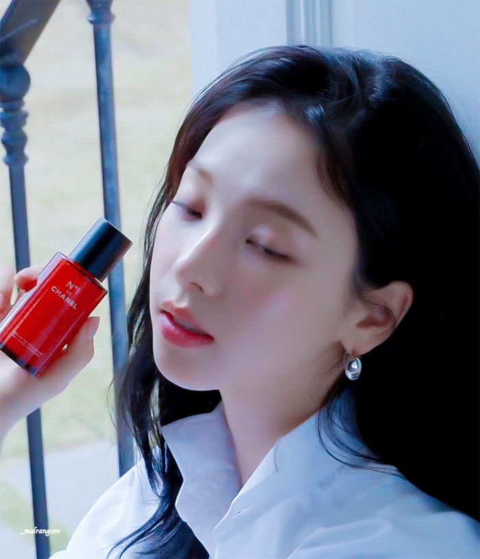 [잡담] 카리나 샤넬 뷰티 비하인드 GIF | 인스티즈