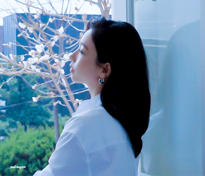 [잡담] 카리나 샤넬 뷰티 비하인드 GIF | 인스티즈