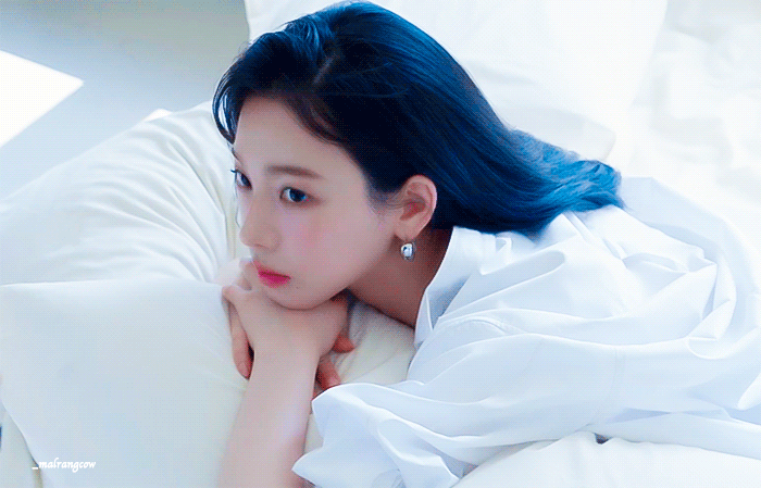 [잡담] 카리나 샤넬 뷰티 비하인드 GIF | 인스티즈