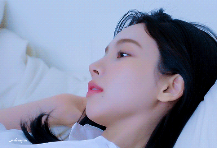 [잡담] 카리나 샤넬 뷰티 비하인드 GIF | 인스티즈