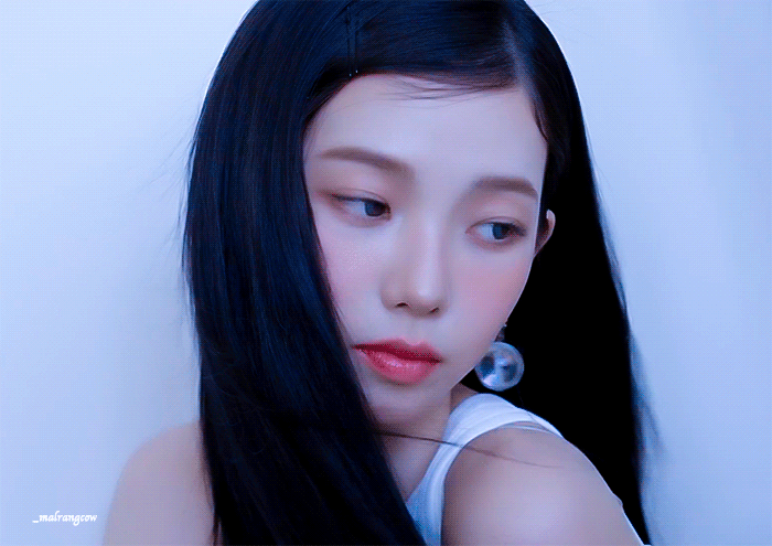 [잡담] 카리나 샤넬 뷰티 비하인드 GIF | 인스티즈