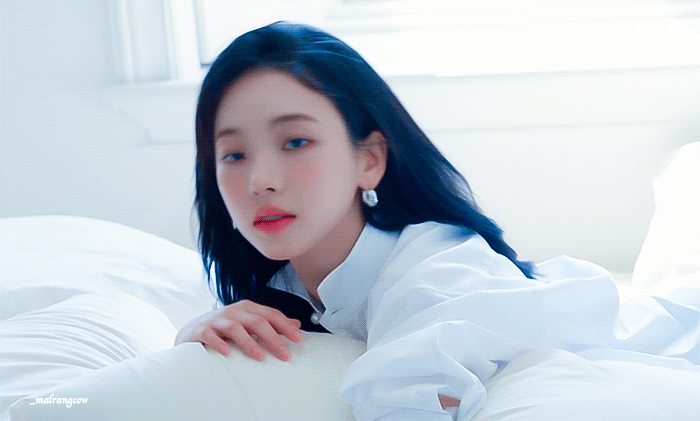 [잡담] 카리나 샤넬 뷰티 비하인드 GIF | 인스티즈