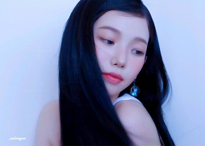 [잡담] 카리나 샤넬 뷰티 비하인드 GIF | 인스티즈