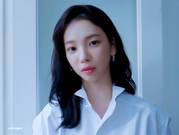 [잡담] 카리나 샤넬 뷰티 비하인드 GIF | 인스티즈