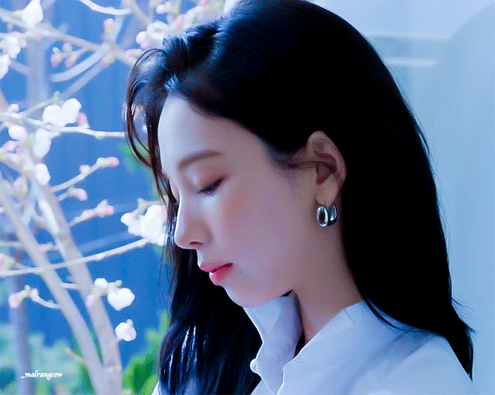 [잡담] 카리나 샤넬 뷰티 비하인드 GIF | 인스티즈