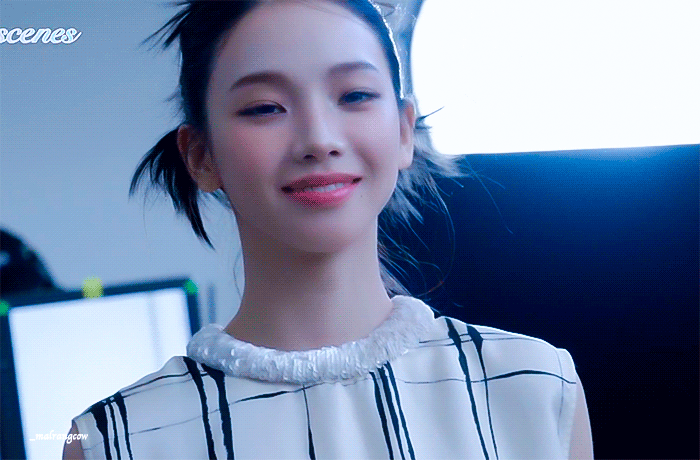 [잡담] 카리나 샤넬 뷰티 비하인드 GIF | 인스티즈