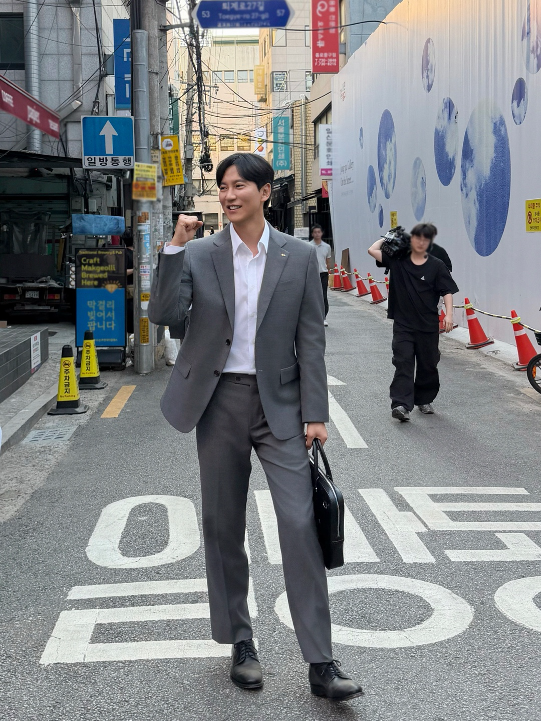 [잡담] 김남길 국민은행 모델됐는데 비율 봐 ㅋㅋㅋ | 인스티즈