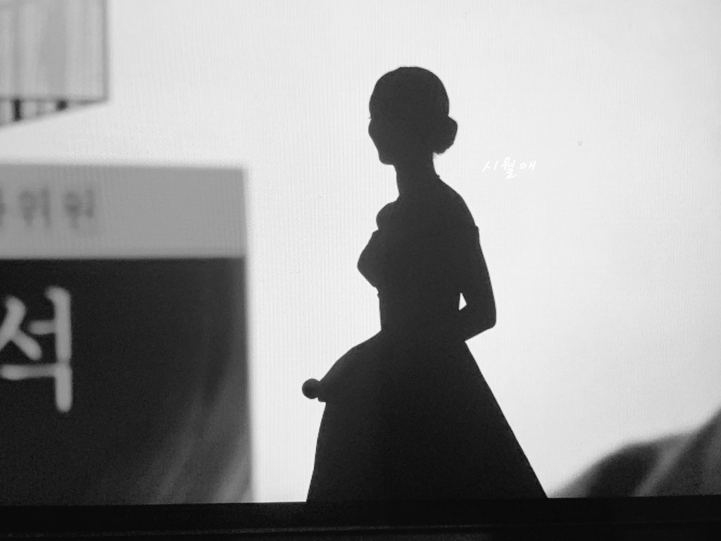 [잡담] 그림자도 예쁜 수지 | 인스티즈