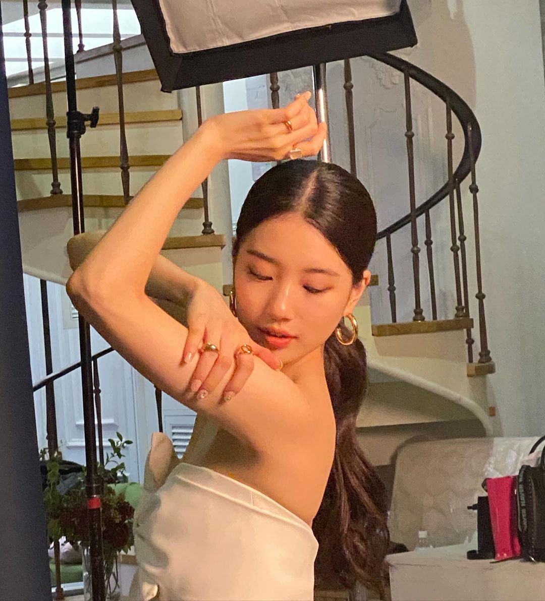 [잡담] 수지) 폰카로 찍은 배수지 실물 | 인스티즈