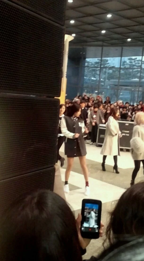 [잡담] 수지) 폰카로 찍은 배수지 실물 | 인스티즈