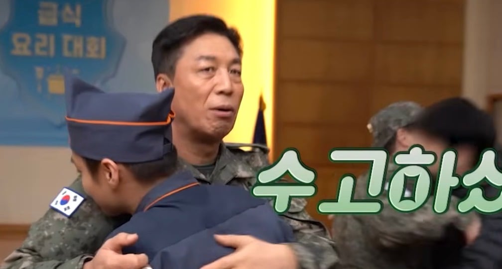 [잡담] 취사병 박지훈 연대장님한테 너무 폭 안겨있어ㅋㅋㅋㅋㅋ | 인스티즈