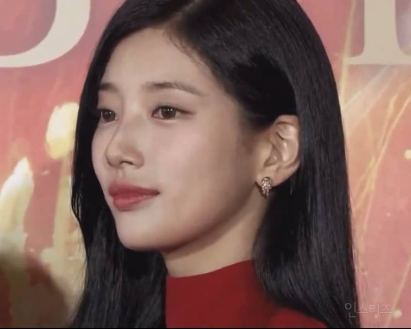 오늘자 일본 츠바키 20주년 행사 참석한 수지 미모.jpg | 인스티즈