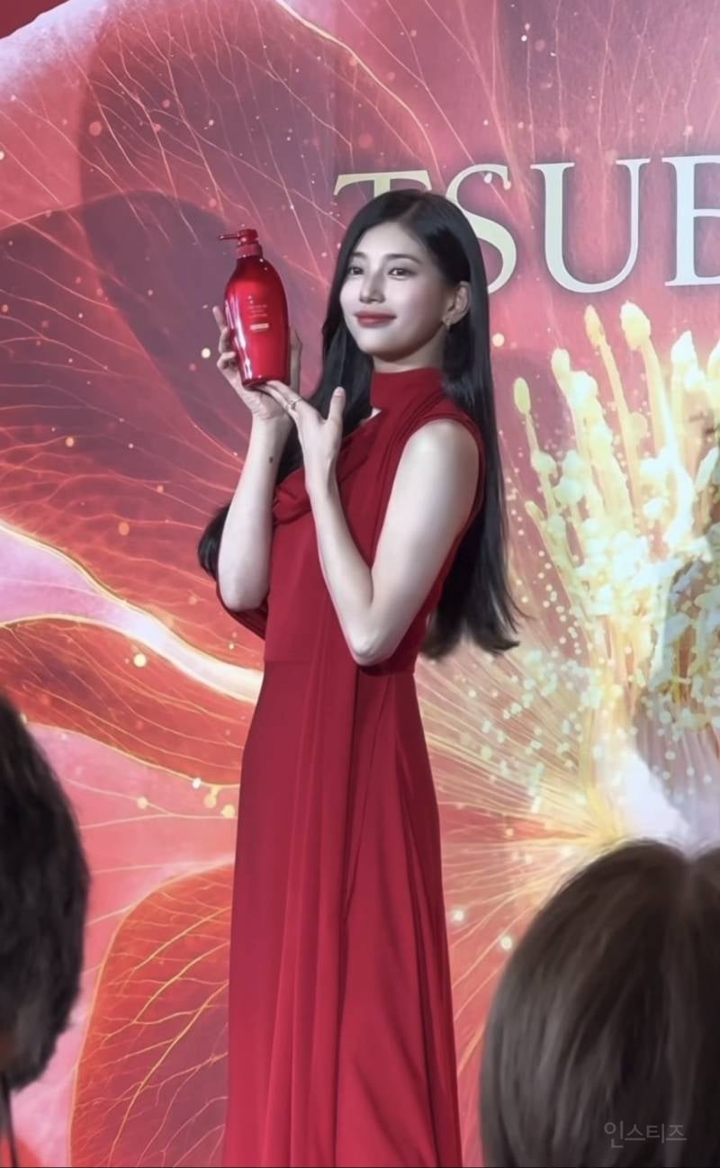 오늘자 일본 츠바키 20주년 행사 참석한 수지 미모.jpg | 인스티즈