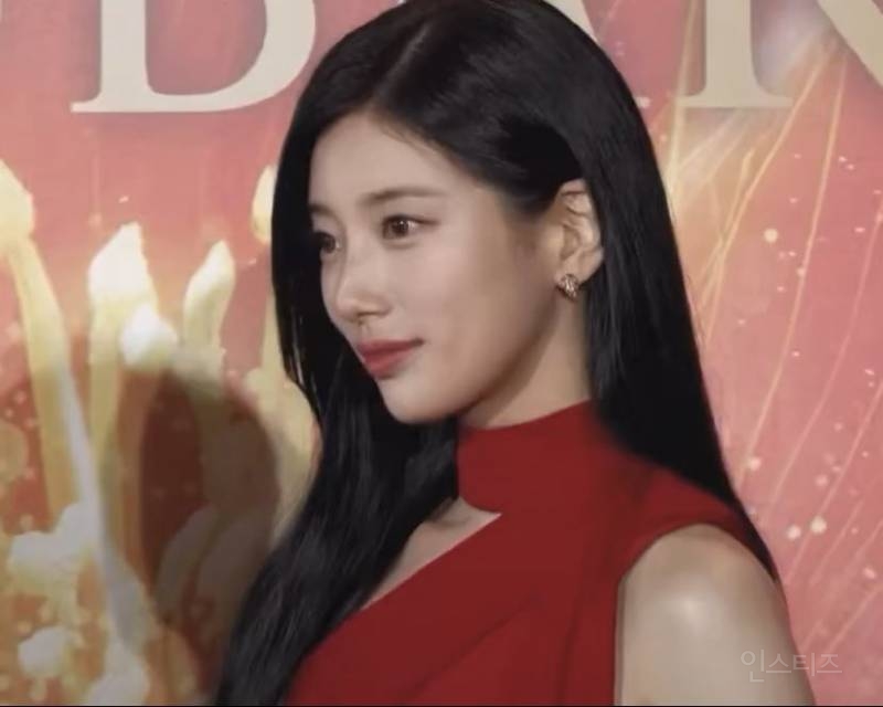 오늘자 일본 츠바키 20주년 행사 참석한 수지 미모.jpg | 인스티즈