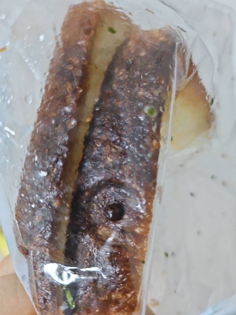 [잡담] 토스트인가 크로크무슈인가 사서 먹었는데 너무 탔어 ㅋㅋㅋ | 인스티즈
