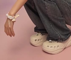 [잡담] 크록스 짭인데 넘 예뻐서 그런데 살까...? | 인스티즈