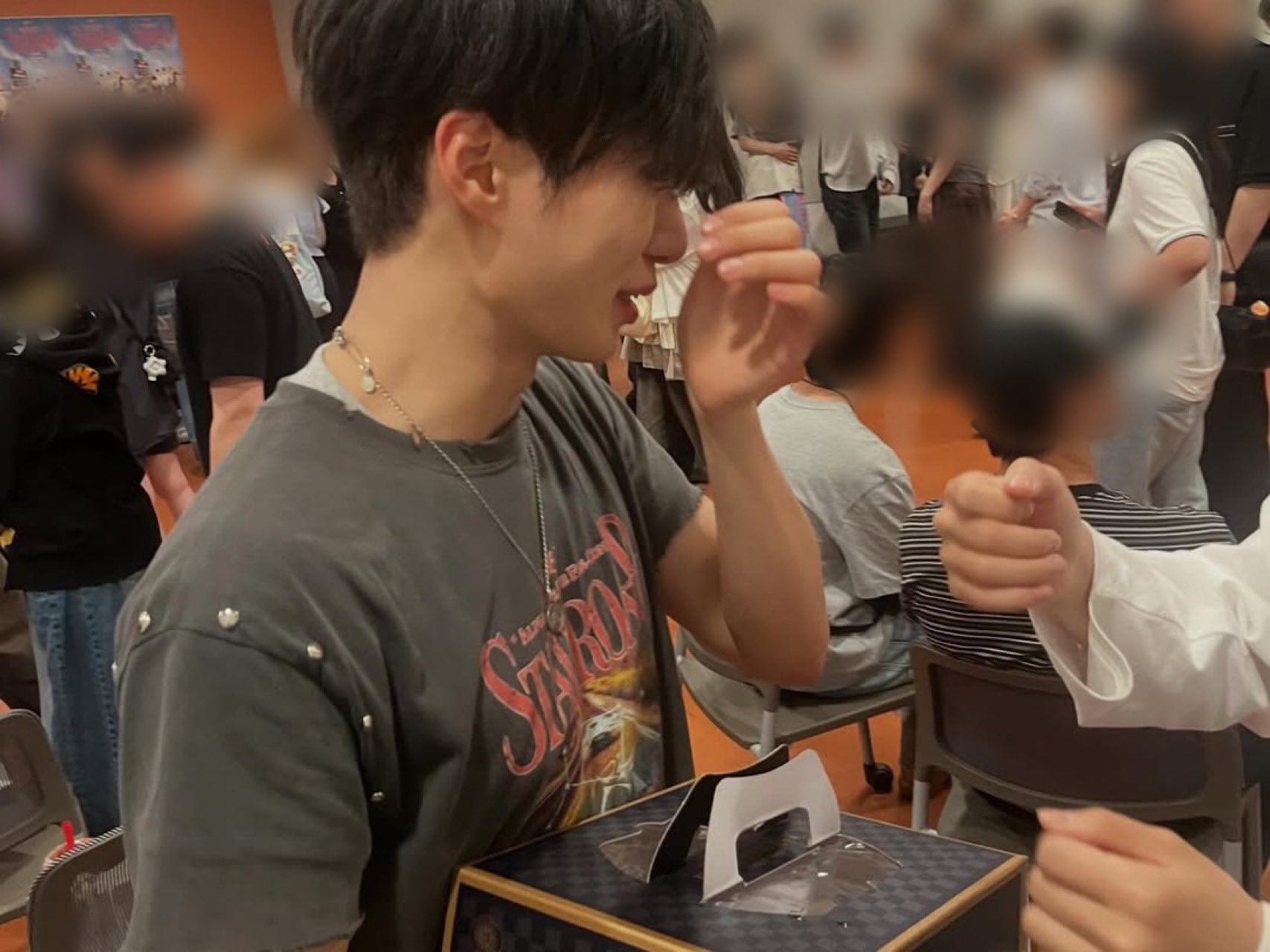 [잡담] 알디원 준서 위아이 맏형한테 안김당해서 우는 사진뜸ㅠㅠㅠㅠ | 인스티즈
