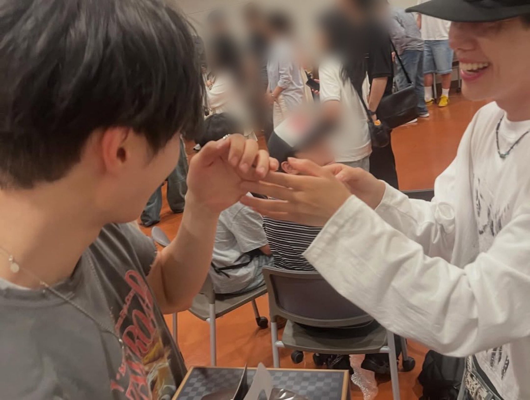 [잡담] 알디원 준서 위아이 맏형한테 안김당해서 우는 사진뜸ㅠㅠㅠㅠ | 인스티즈