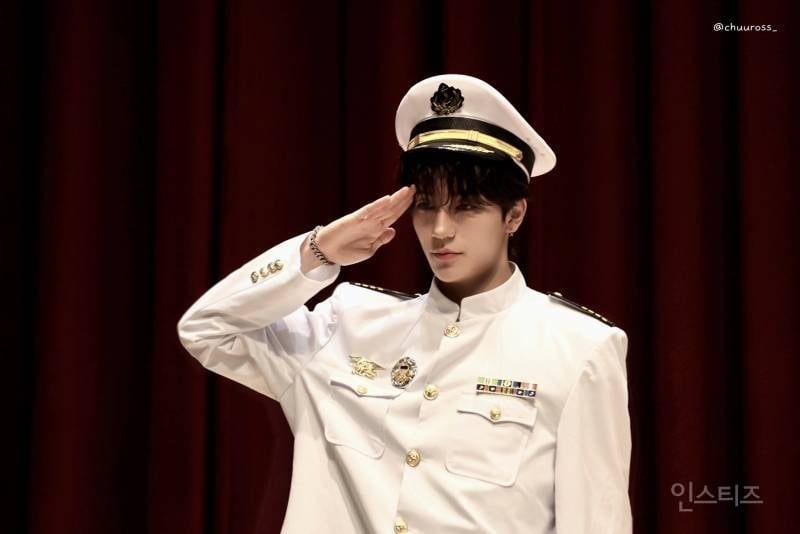 본인 잘생긴거 잘 아는 남돌.jpg | 인스티즈