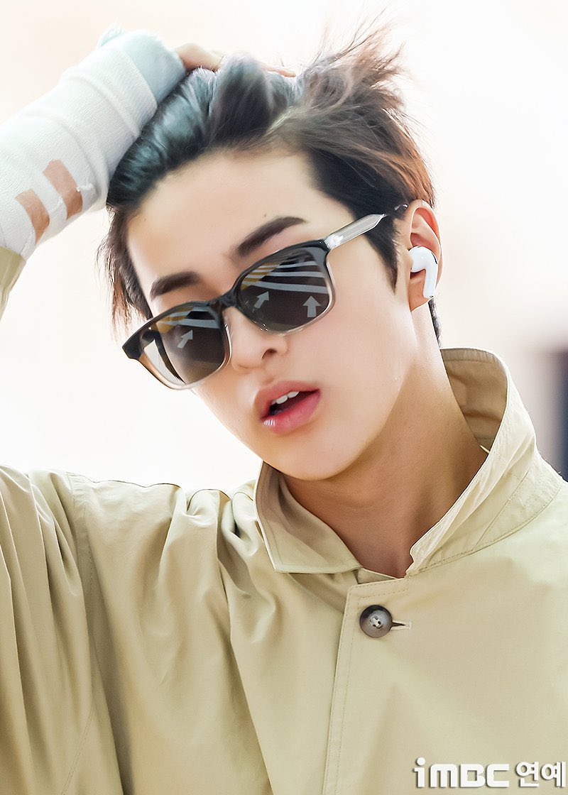 [잡담] 건호 손가락 본격적으로 치료 하나보네 | 인스티즈