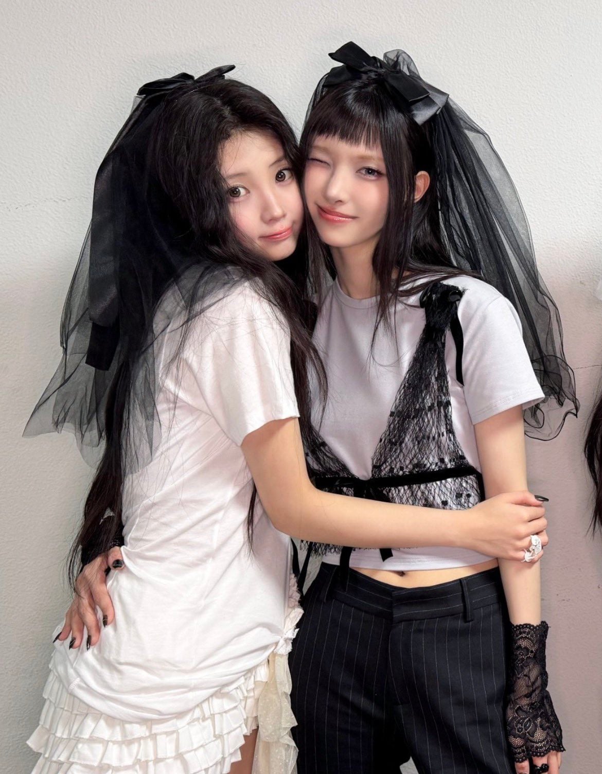 [잡담] 아일릿 윤아랑 원희 아기때인데 아기때인데도 완전 다르게 생김 | 인스티즈