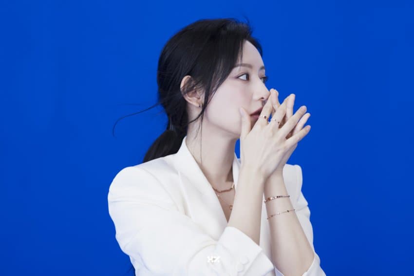 [잡담] 배우 김지원 소속사 올린 스톤헨지 비하인드 사진들 | 인스티즈