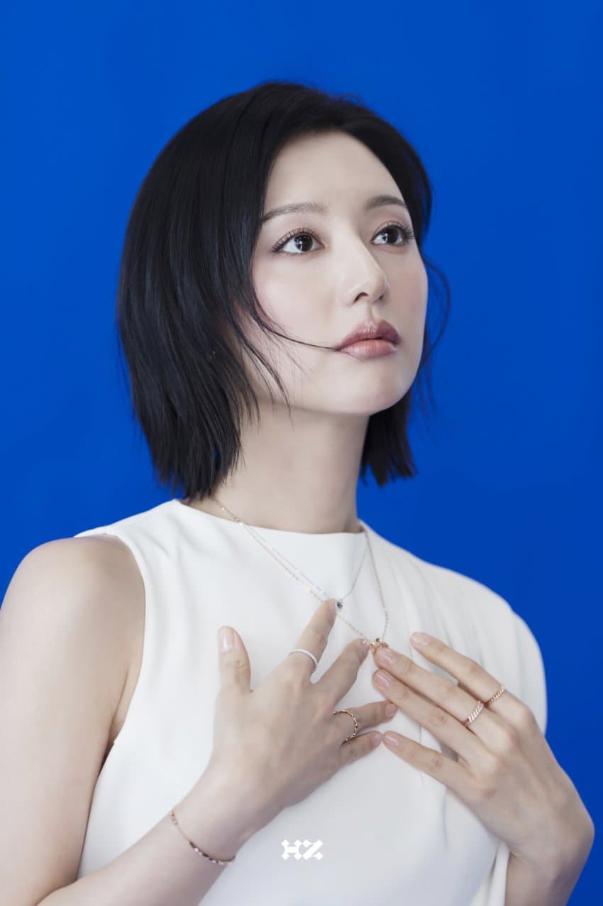 [잡담] 배우 김지원 소속사 올린 스톤헨지 비하인드 사진들 | 인스티즈